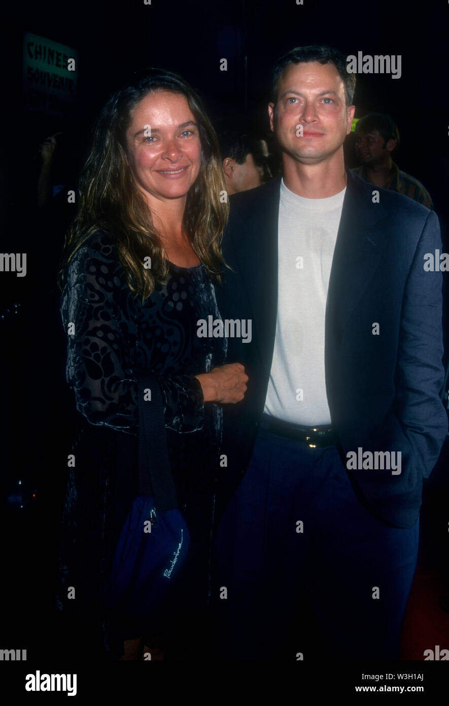 Hollywood, Kalifornien, USA, 25. September 1994 Schauspieler Gary Sinise und Frau Moira Harris an Universal Pictures'' Die River Wild" Premiere am 25. September 1994 Bei Mann's Chinese Theater in Hollywood, Kalifornien, USA. Foto von Barry King/Alamy Stock Foto Stockfoto