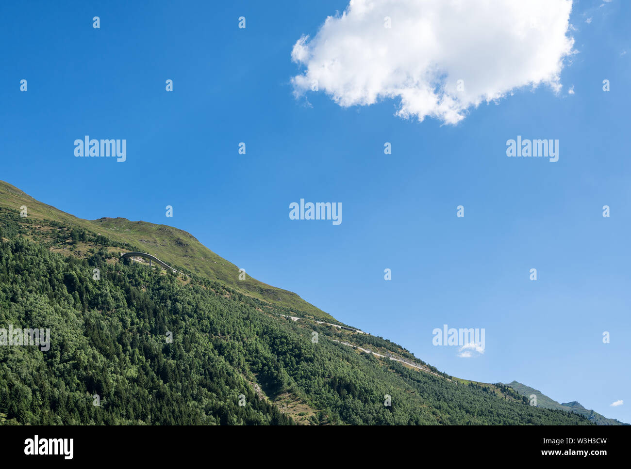 Kurvenreiche St. Gotthard Passstraße bei Airolo, Schweiz, Alpen Stockfoto