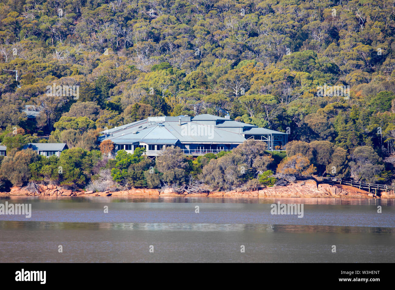 Freycinet Lodge mit Blick auf Coles Bay im Freycinet National Park, Tasmanien, Australien Stockfoto