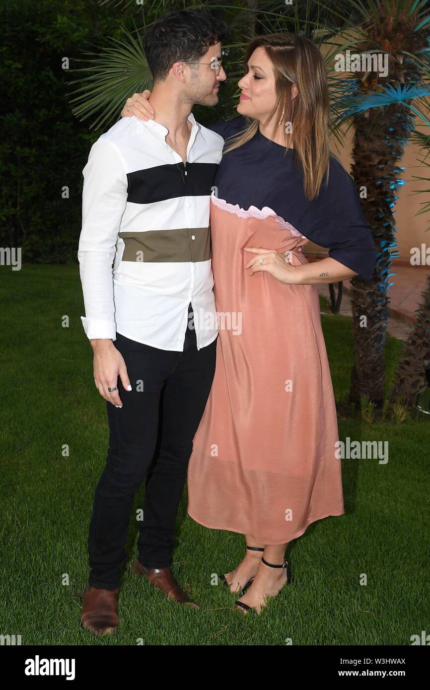 Dreharbeiten Italien Sardinien Festival 2019 - Tag 2 mit: Mia Swier, Darren Criss Wo: Cagliari, Sardinien, Italien Wann: 14 Jun 2019 Credit: IPA/WENN.com ** Nur für die Veröffentlichung in Großbritannien, den USA, Deutschland, Österreich, Schweiz ** verfügbar Stockfoto Dreharbeiten Italien Sardinien Festival 2019 - Tag 2 mit: Mia Swier, Darren Criss Wo: Cagliari, Sardinien, Italien Wann: 14 Jun 2019 Credit: IPA/WENN.com ** Nur für die Veröffentlichung in Großbritannien, den USA, Deutschland, Österreich, Schweiz ** verfügbar Stockfoto