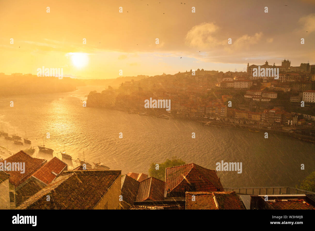 Porto Stadtbild mit Fluss Douro Stockfoto