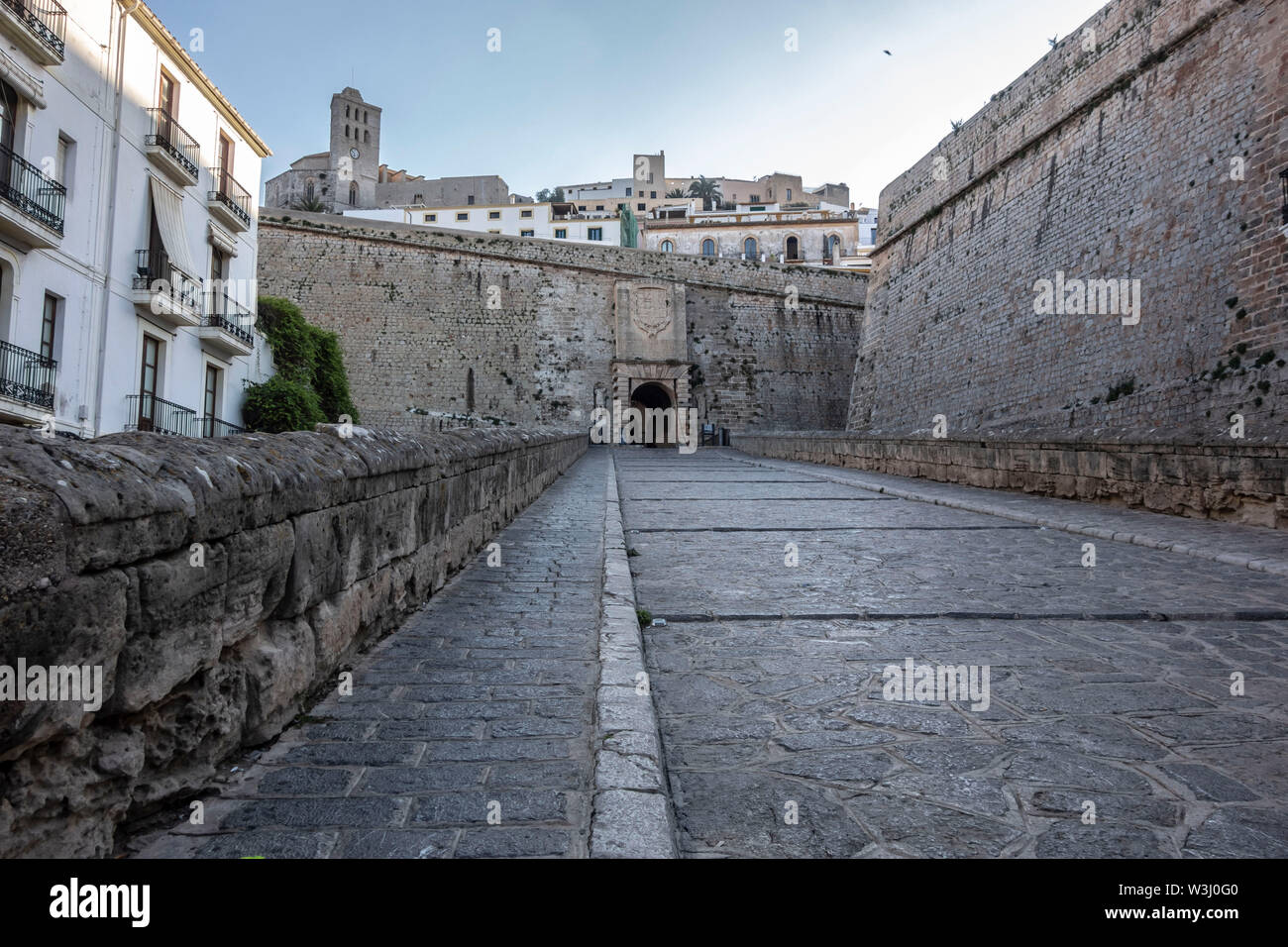 Haupteingang Turm, Portal de Ses taules, Stadtmauer von Dalt Vila in Ibiza, Eivissa, Balearen. Spanien. Stockfoto