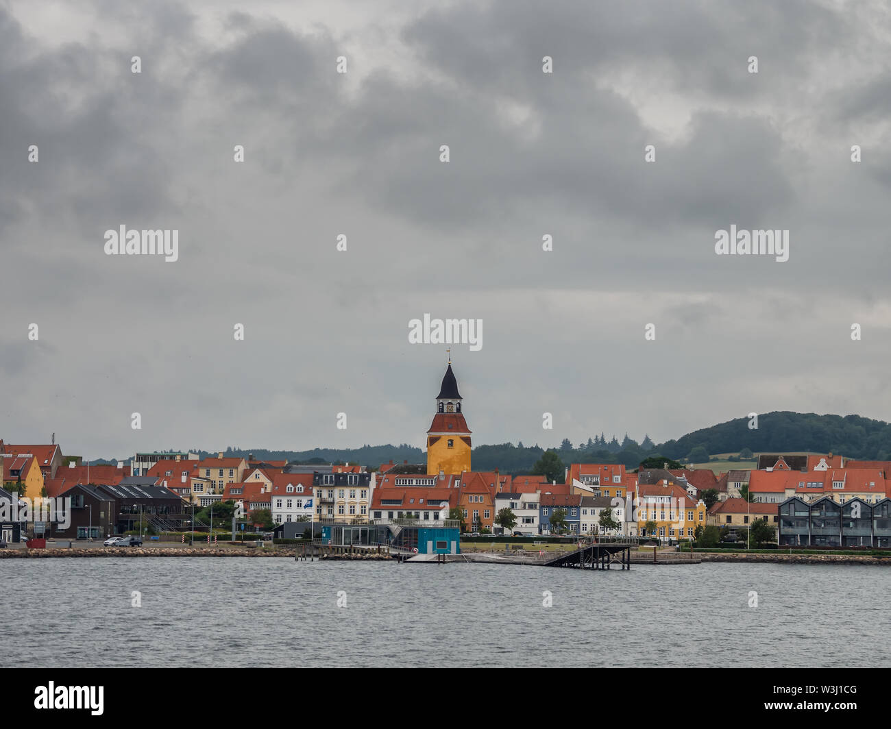 Faaborg Hafen und Jachthafen Blick auf die Skyline mit dem Glockenturm, Dänemark Stockfoto