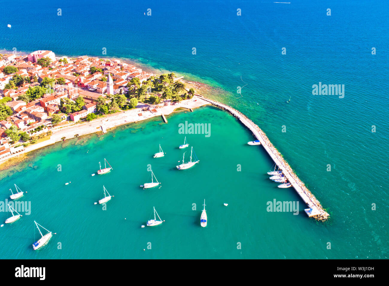 Novigrad Istarski historischen Küstenstadt Luftaufnahme, Archipel von Istrien, Kroatien Stockfoto