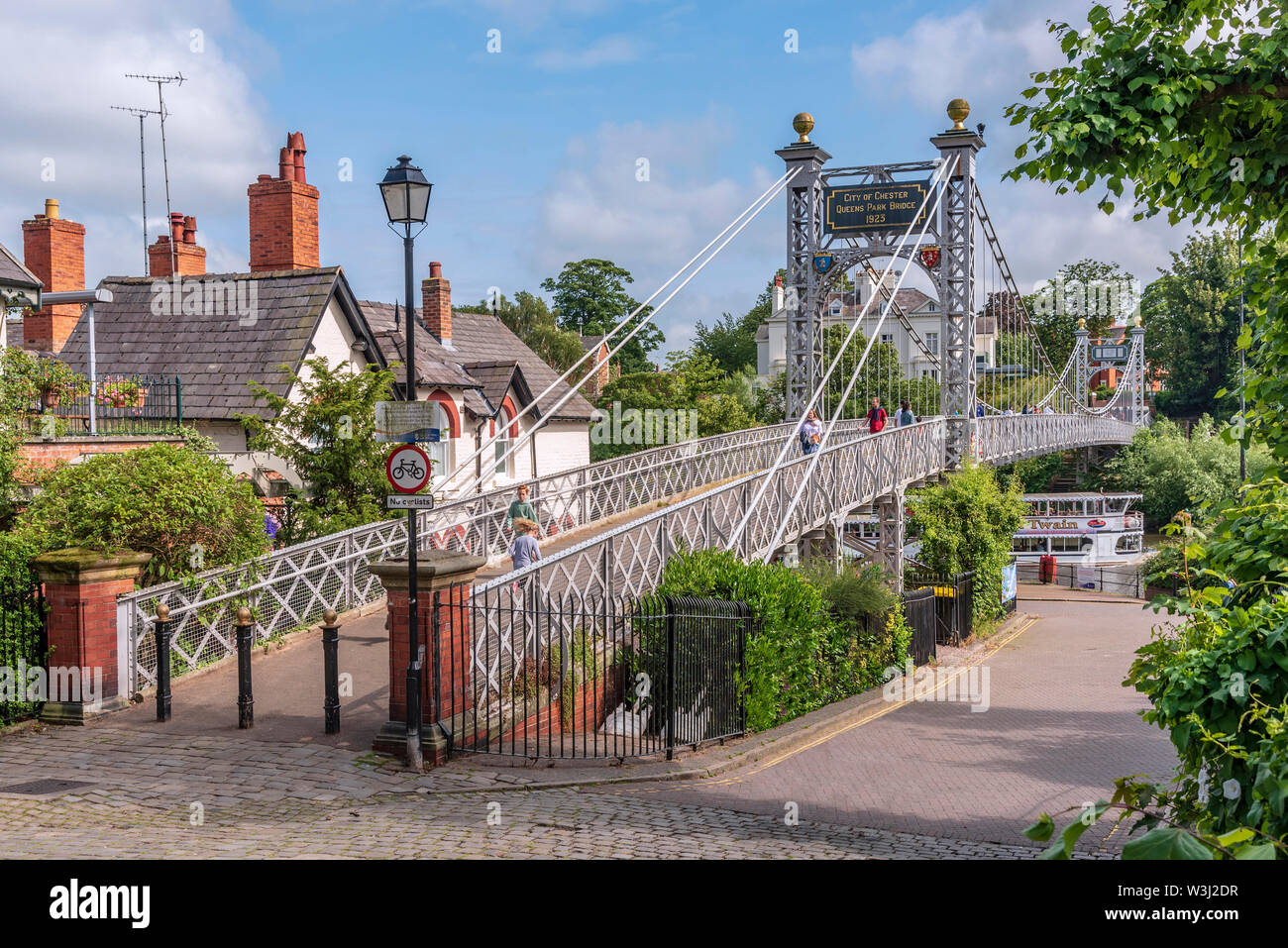 Queens Park Hängebrücke über den Fluss Dee Chester. Stockfoto