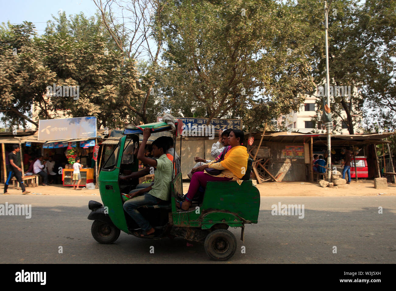 Ein Dreirad auf der Straße am Keraniganj, Dhaka, Bangladesch Stockfoto