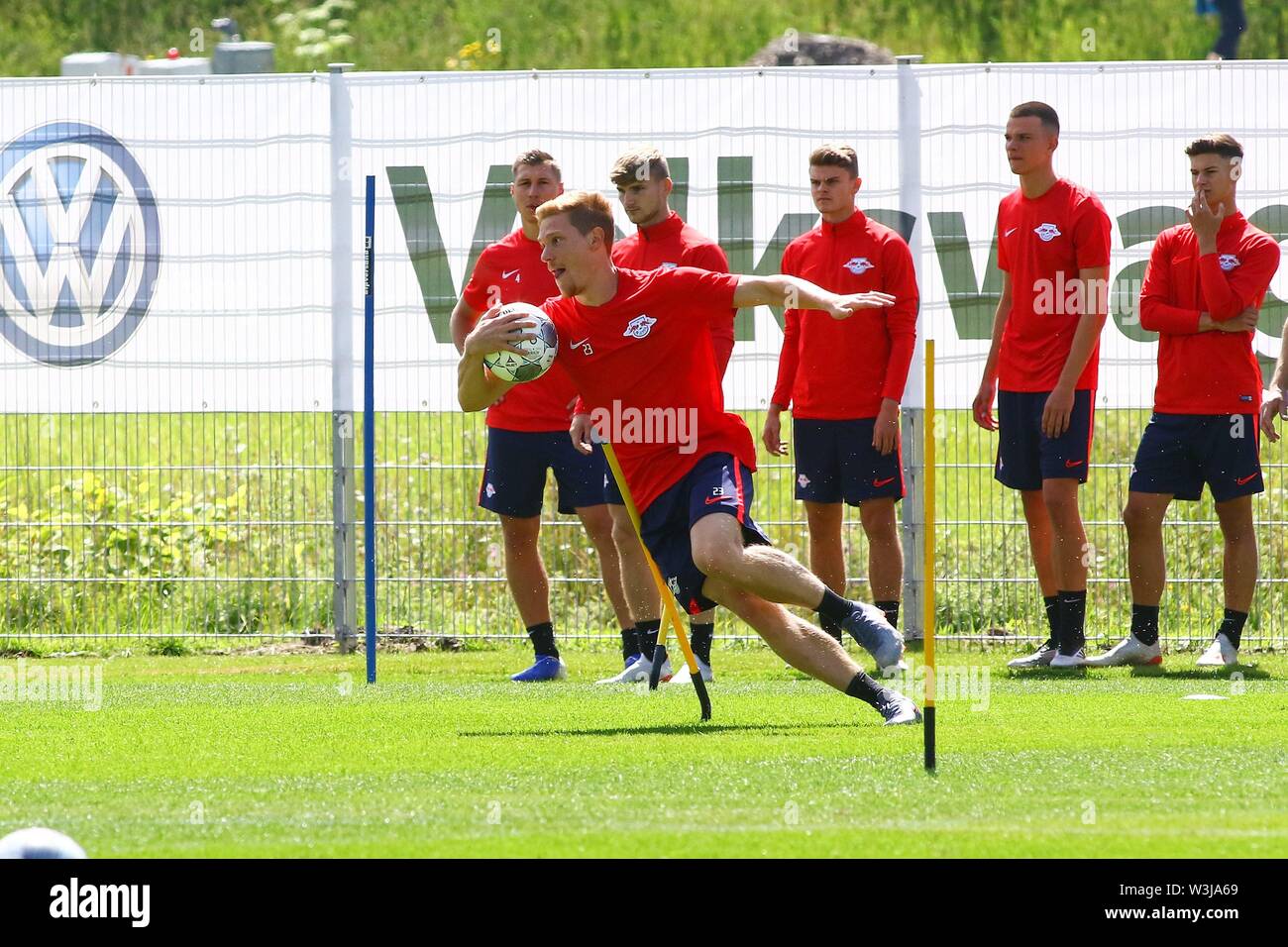Seefeld, Österreich 16. Juli 2019: 1. BL-19/20-RB Leipzig - Trainingslager - 16.07.19 Marcel Halstenberg (pitchBallsport Leipzig), Aktion/Single Image/mit Ball/| Verwendung weltweit Stockfoto