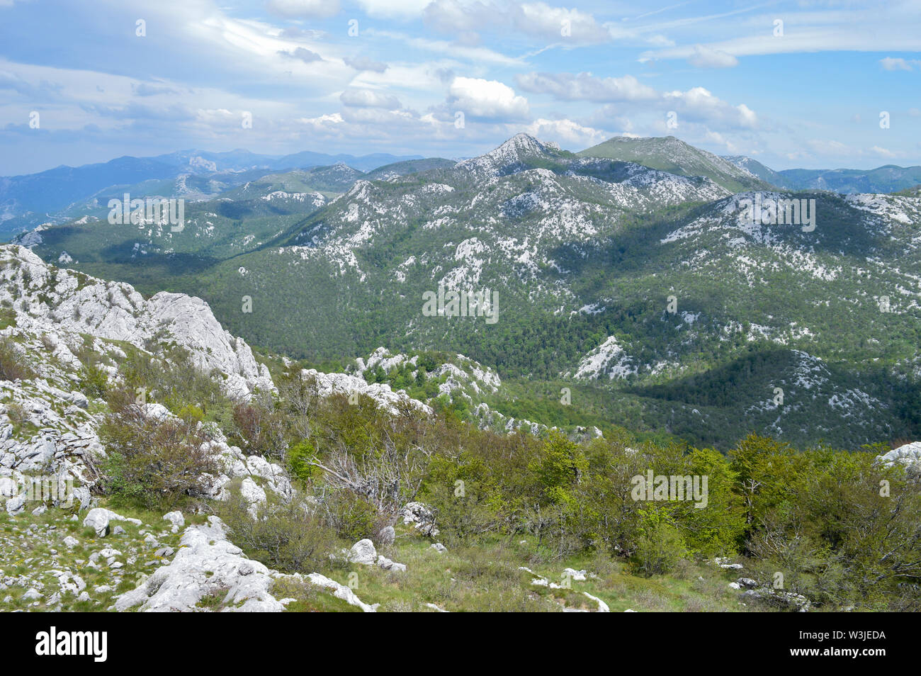Südlicher Velebit Landschaft aus Ždrilski kuk fotografiert, Kroatien Stockfoto