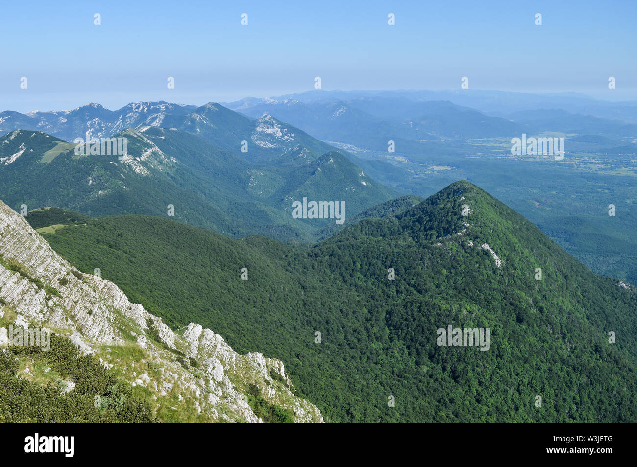 Südlicher Velebit Panorama fotografiert von der Oberseite der Visočica Peak, Kroatien Stockfoto