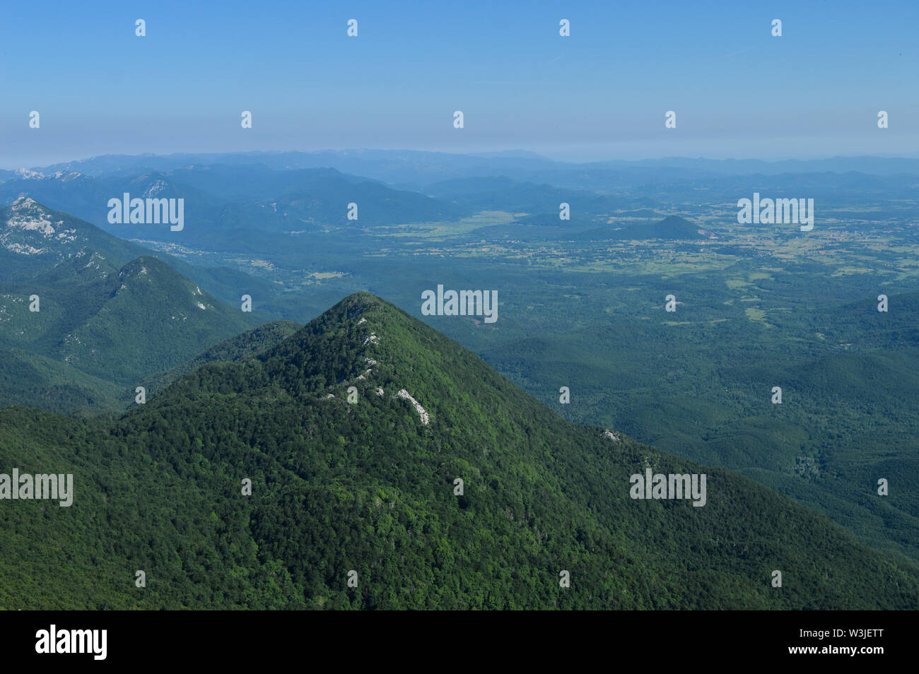 Blick auf Lika und Pisten os südlichen Velebit-gebirge von visočica Peak, Kroatien Stockfoto