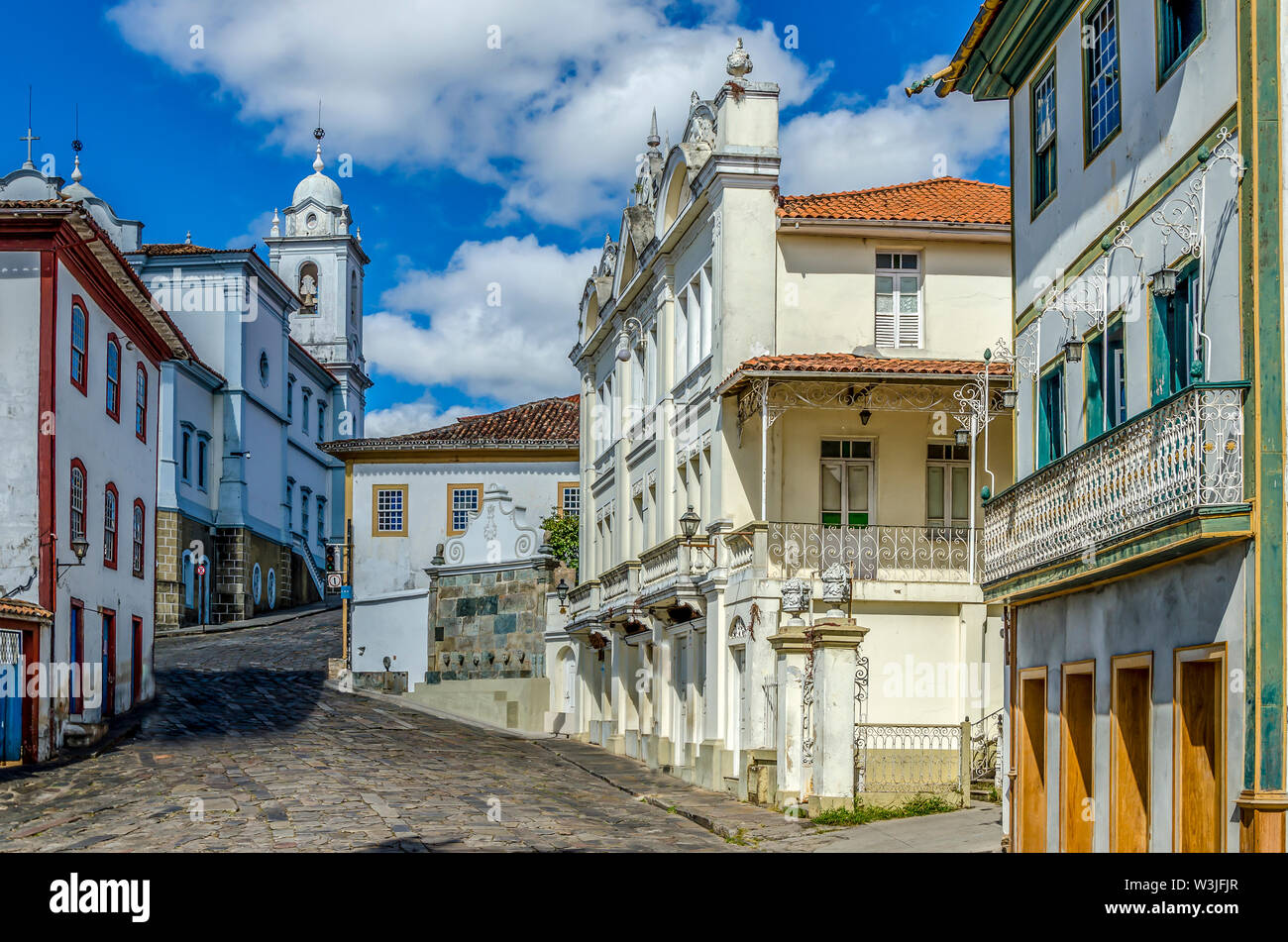 Historische Führungen; Straßen von Diamantina mit historischen Gebäuden. Diamantina, Minas Gerais, Brasilien. Stockfoto