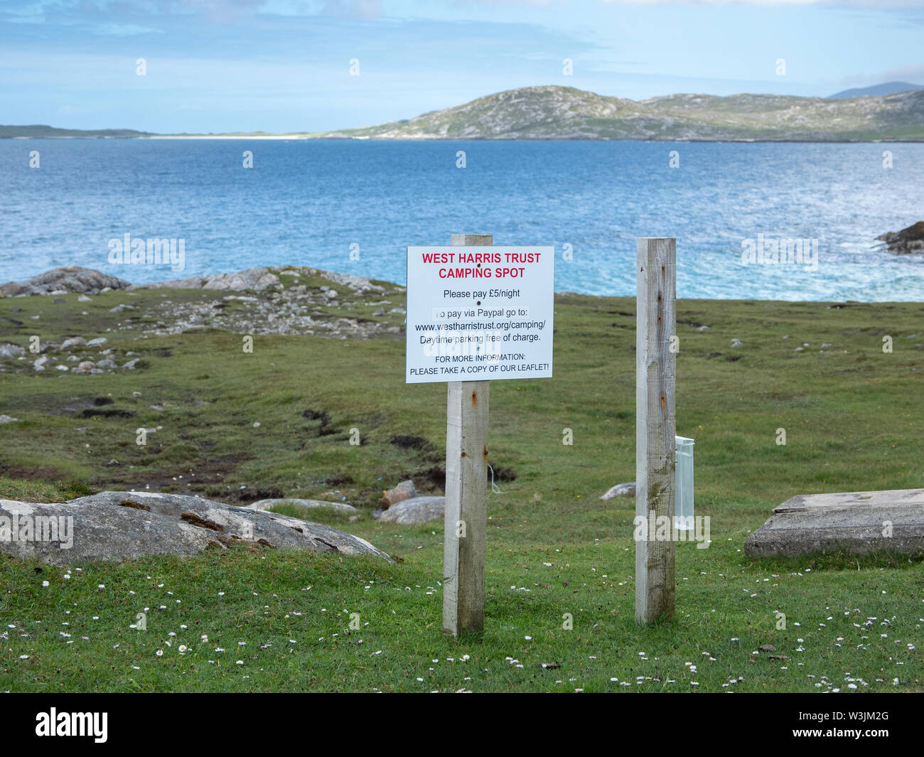 Zeichen von Laien durch und bat um Zahlung für das Parken in der Nähe von Horgabost, Isle of Harris, Schottland Stockfoto