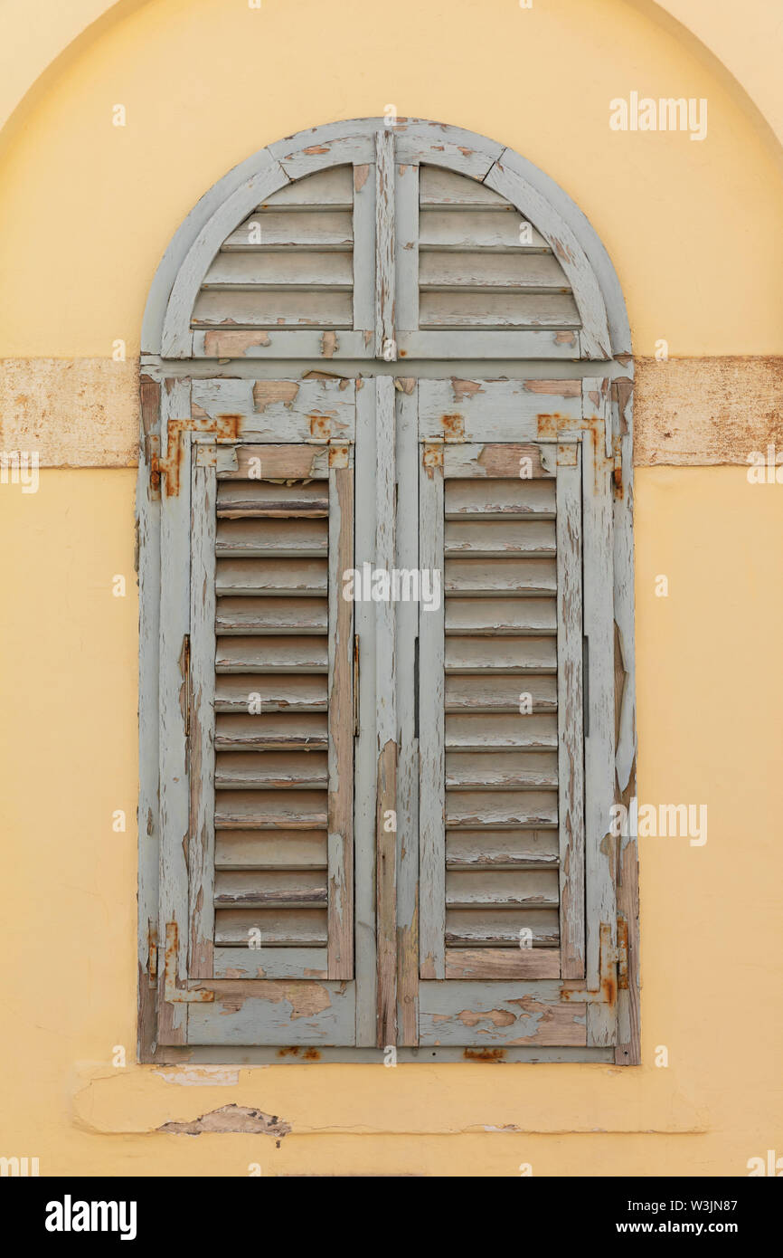 Fensterläden schützen vor Witterung, Rovinj, Istrien, Kroatien Stockfoto