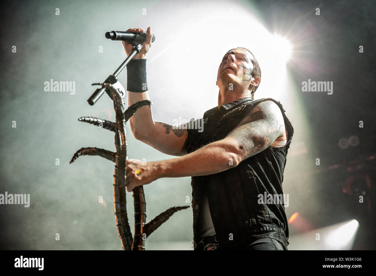 Oslo, Norwegen - 27. Juni 2019. Der norwegischen Black Metal Band Satyricon führt ein Live Konzert während der norwegischen Musik Festival Tonnen Gestein 2019 in Oslo. Hier Sänger Satyr gesehen wird live auf der Bühne. (Foto: Gonzales Foto - Terje Dokken). Stockfoto