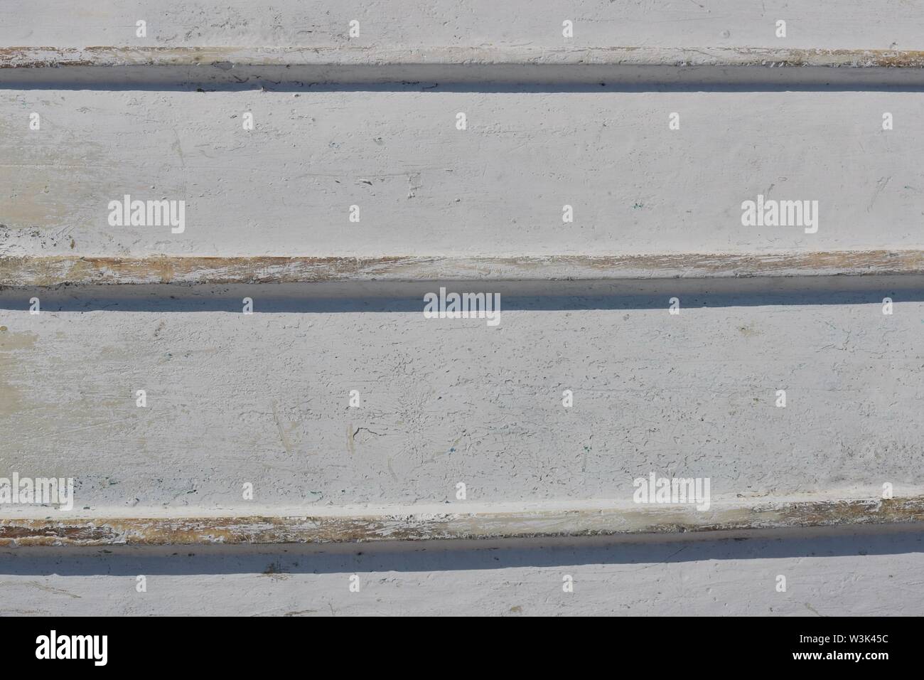 Nahaufnahme von der Unterseite eines weißen Holzboot Stockfoto