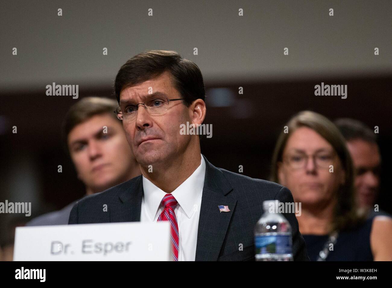 Mark T. Esper bezeugt vor dem Streitkräfteausschuss des US-Senats auf dem Capitol Hill in Washington, DC, USA am 16. Juli 2019, als der Ausschuß hält seine Nominierung zu Vereinigten Staaten Staatssekretär der Verteidigung. Credit: Stefani Reynolds/CNP | Verwendung weltweit Stockfoto