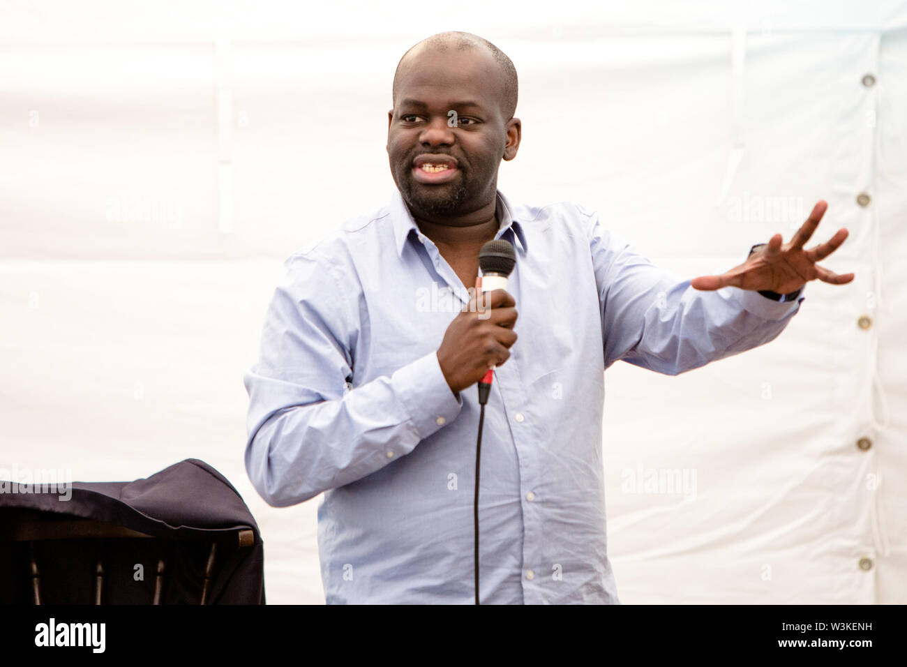 Northampton, Großbritannien. 14. Juli, 2019. Komiker Dimu Chaponda führt seine Show Blah Blah Blacklist an Tag 2 des 2019 Komödie Kiste Comedy Festival in Northampton. Credit: SOPA Images Limited/Alamy leben Nachrichten Stockfoto