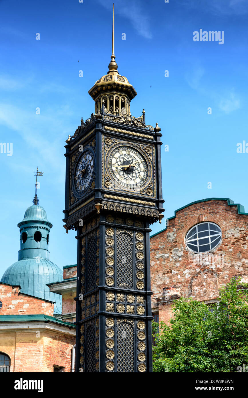 Russland, Irkutsk - Juli 6, 2019: Big Ben Uhr in den Park von Irkutsk im Sommer Stockfoto