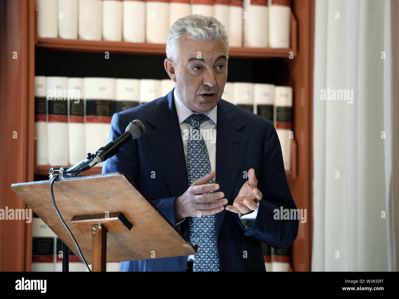 Roma, Italia. 16. Juli, 2019. Foto Fabio Cimaglia/LaPresse 16-07-2019 Roma Politica La testimonianza di Giustizia. Contrasto alle Mafie: Dalla alla condivisione solitudine Nella foto Domenico Arcuri Foto Fabio Cimaglia/LaPresse 16-07-2019 Roma (Italien) Politik das Zeugnis der Gerechtigkeit. Gegensatz zu den Mafia: von Einsamkeit zu teilen In der Pic Domenico Arcuri Credit: LaPresse/Alamy leben Nachrichten Stockfoto