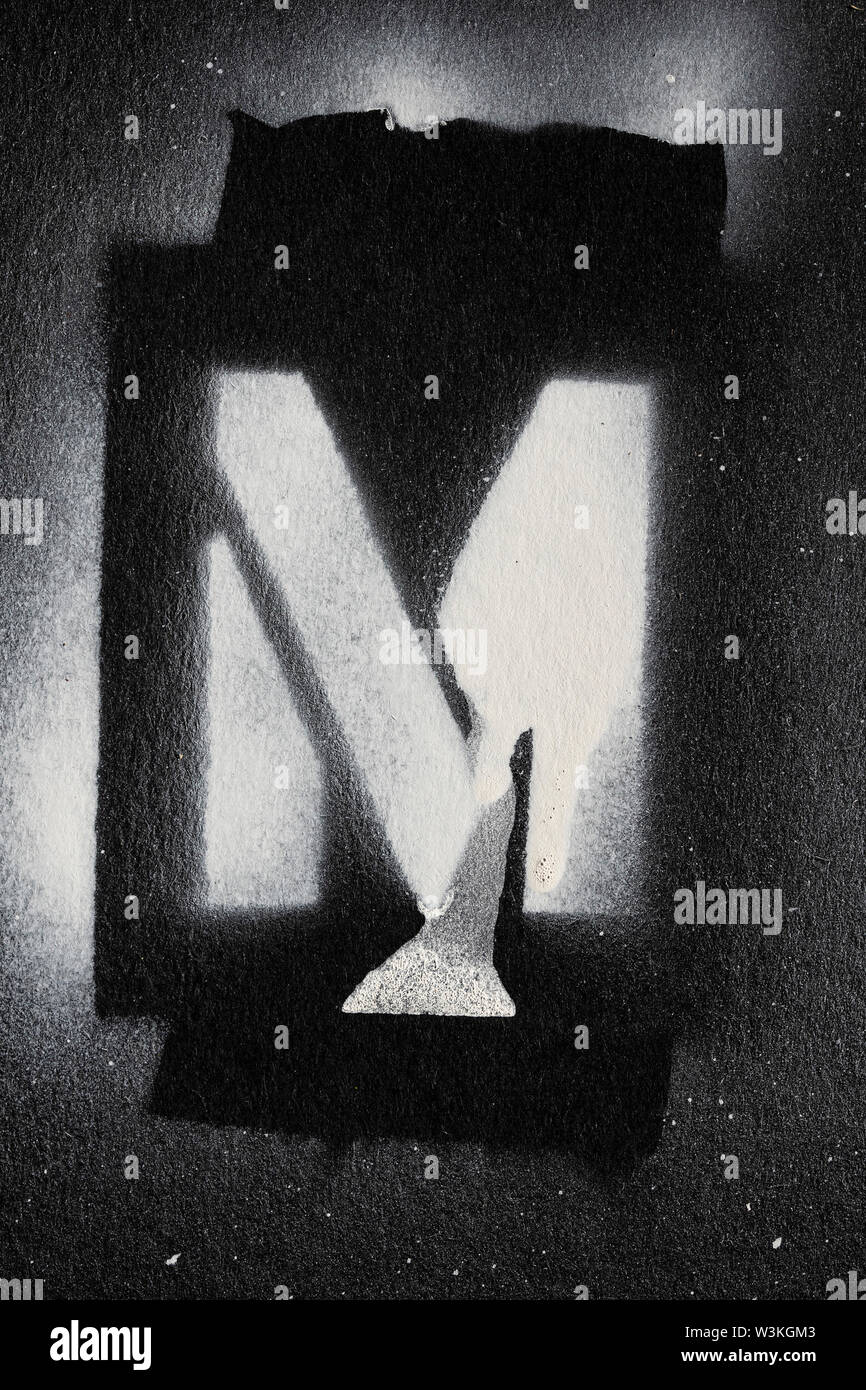 Buchstabe M grunge Spray paninted Stencil font Stockfoto