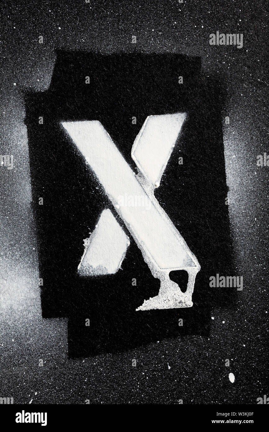 Buchstabe X grunge Spray paninted Stencil font Stockfoto