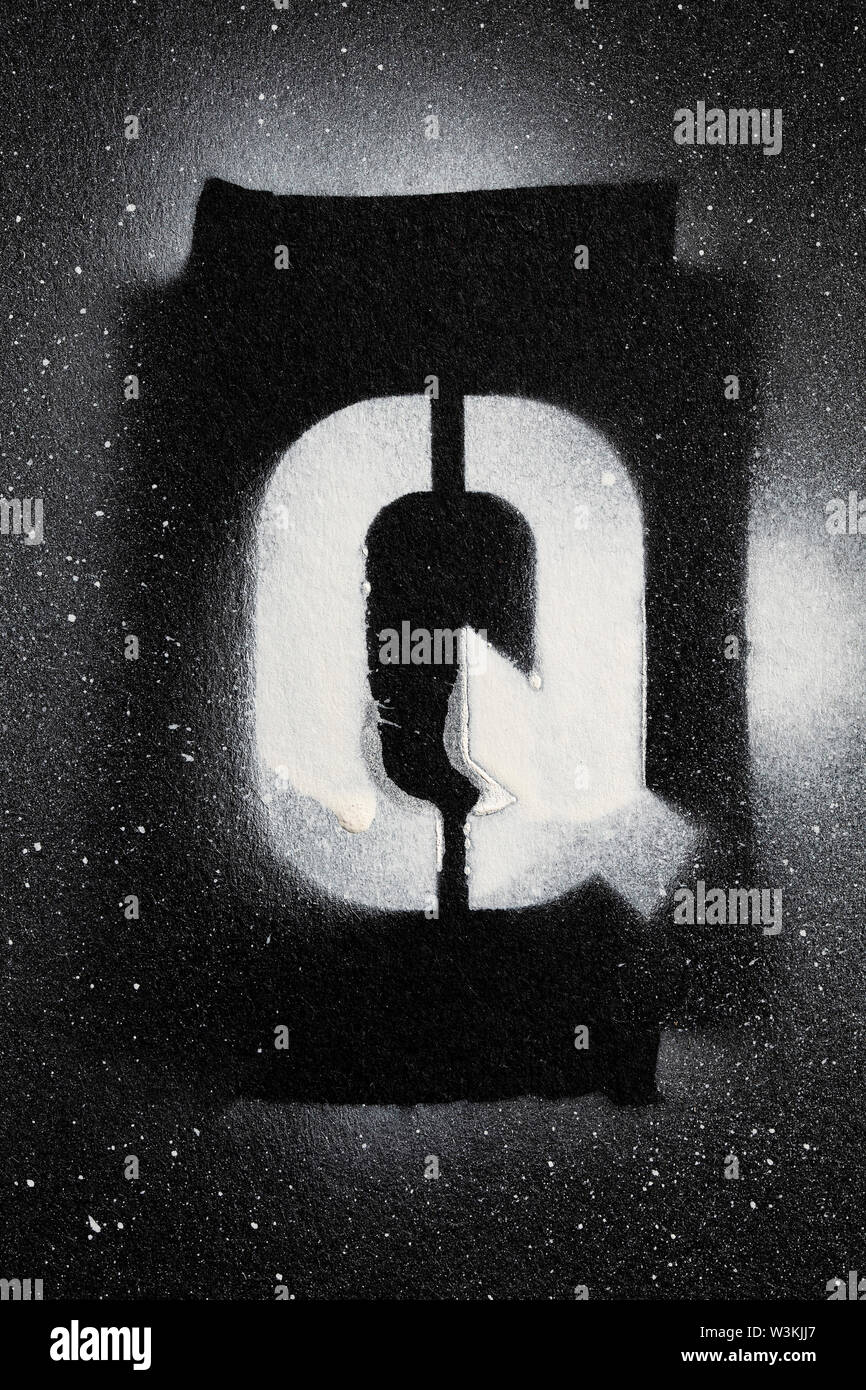 Buchstabe Q grunge Spray paninted Stencil font Stockfoto