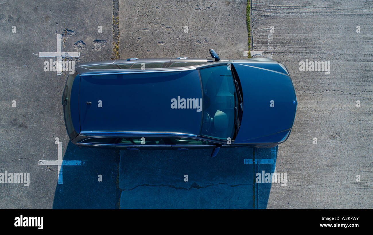 Immobilien Auto von oben - Mercedes Benz C-Klasse (W204) Drohne Schuß Stockfoto