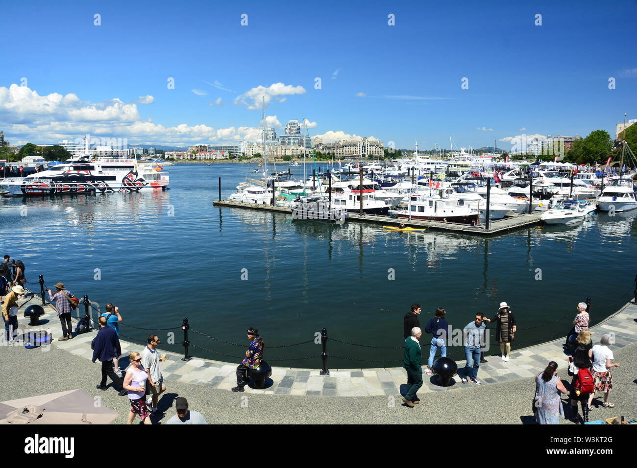 Innenhafen in Victoria BC, Kanada an einem wunderschönen touristischen Tag. Stockfoto