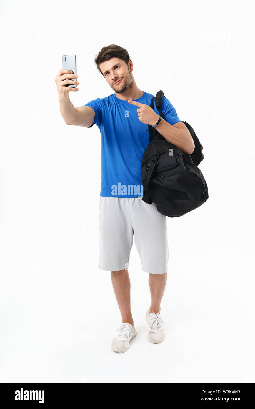 Volle Länge Foto der kaukasischen Sportler mit Big bag unter selfie nach dem Workout isoliert auf weißem Hintergrund Stockfoto
