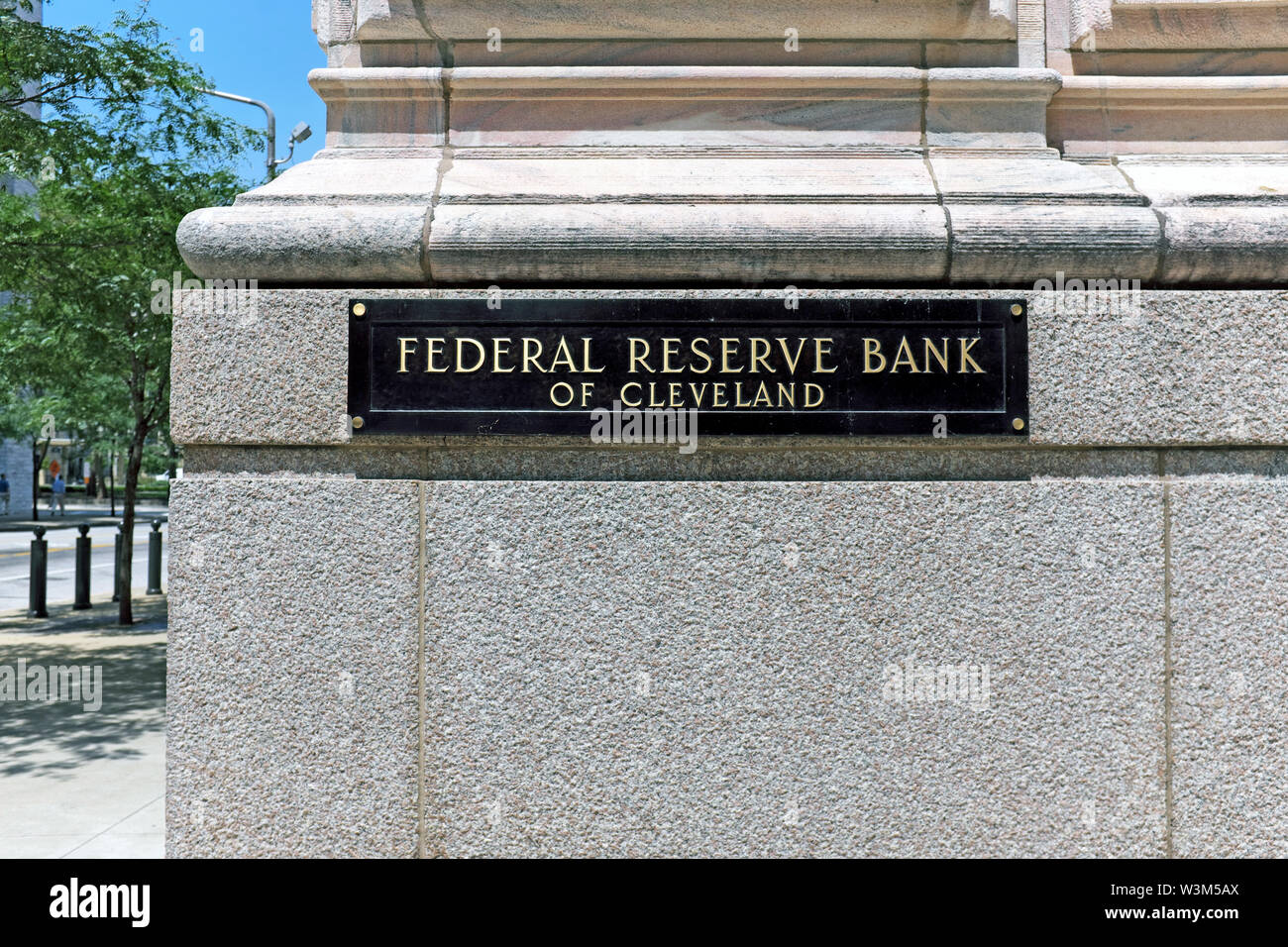 Federal Reserve Bank of Cleveland Plakette an der Seite des Gebäudes, die auf den Osten 6. und Superior Avenue in der Innenstadt von Cleveland, Ohio, USA. Stockfoto