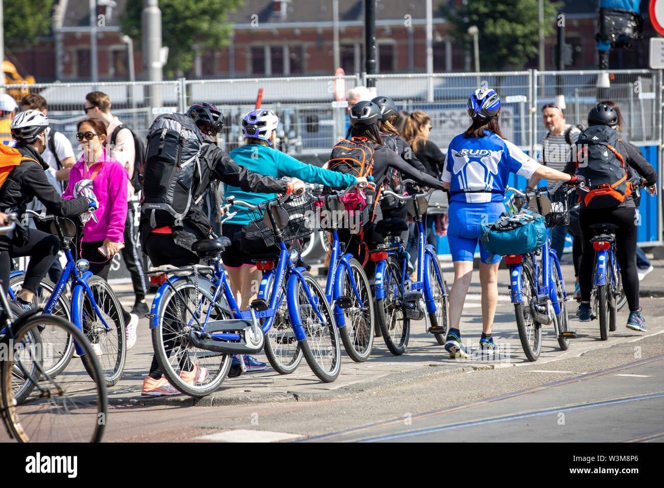 Amsterdam, Niederlande, Innenstadt, Radfahrer, Fahrrad, Fahrradverleih, lane Lane, am Hauptbahnhof, Amsterdam Centraal, Stockfoto