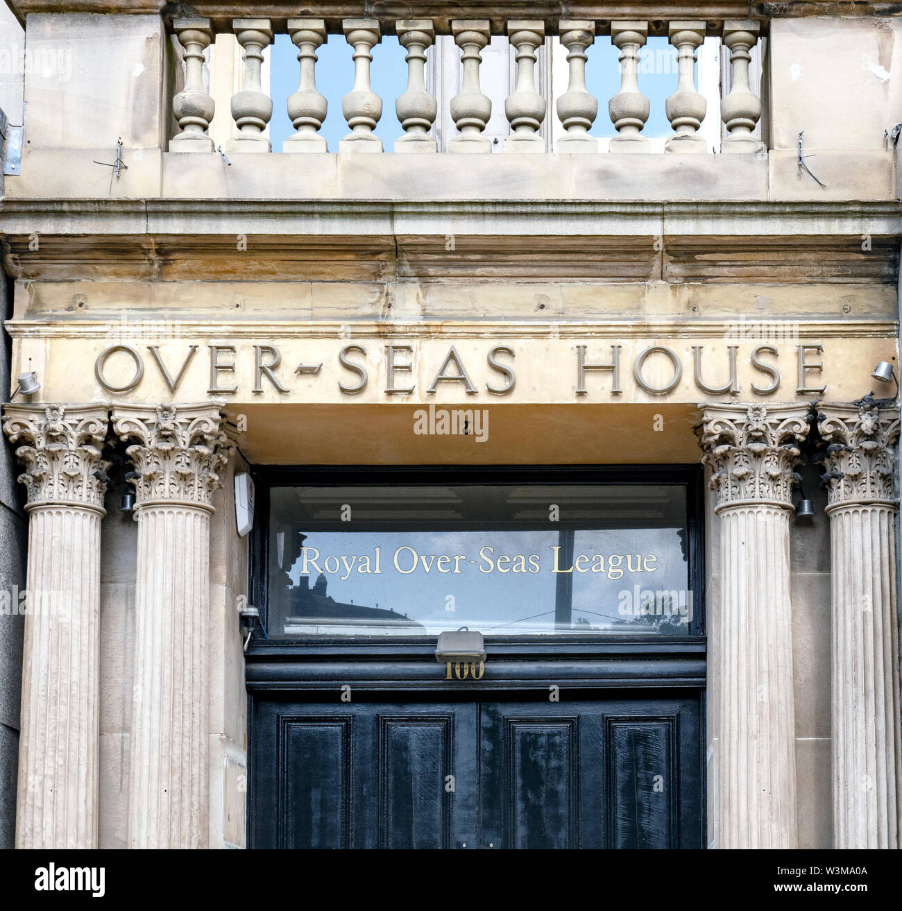 Die Royal Over-Seas League Gebäude in der Princes Street, Edinburgh, jetzt geschlossen. Stockfoto