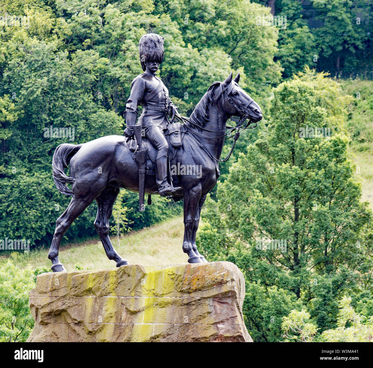 The Royal Scots Greys Reiterdenkmal in die Princes Street Gardens und Edinburgh. Stockfoto