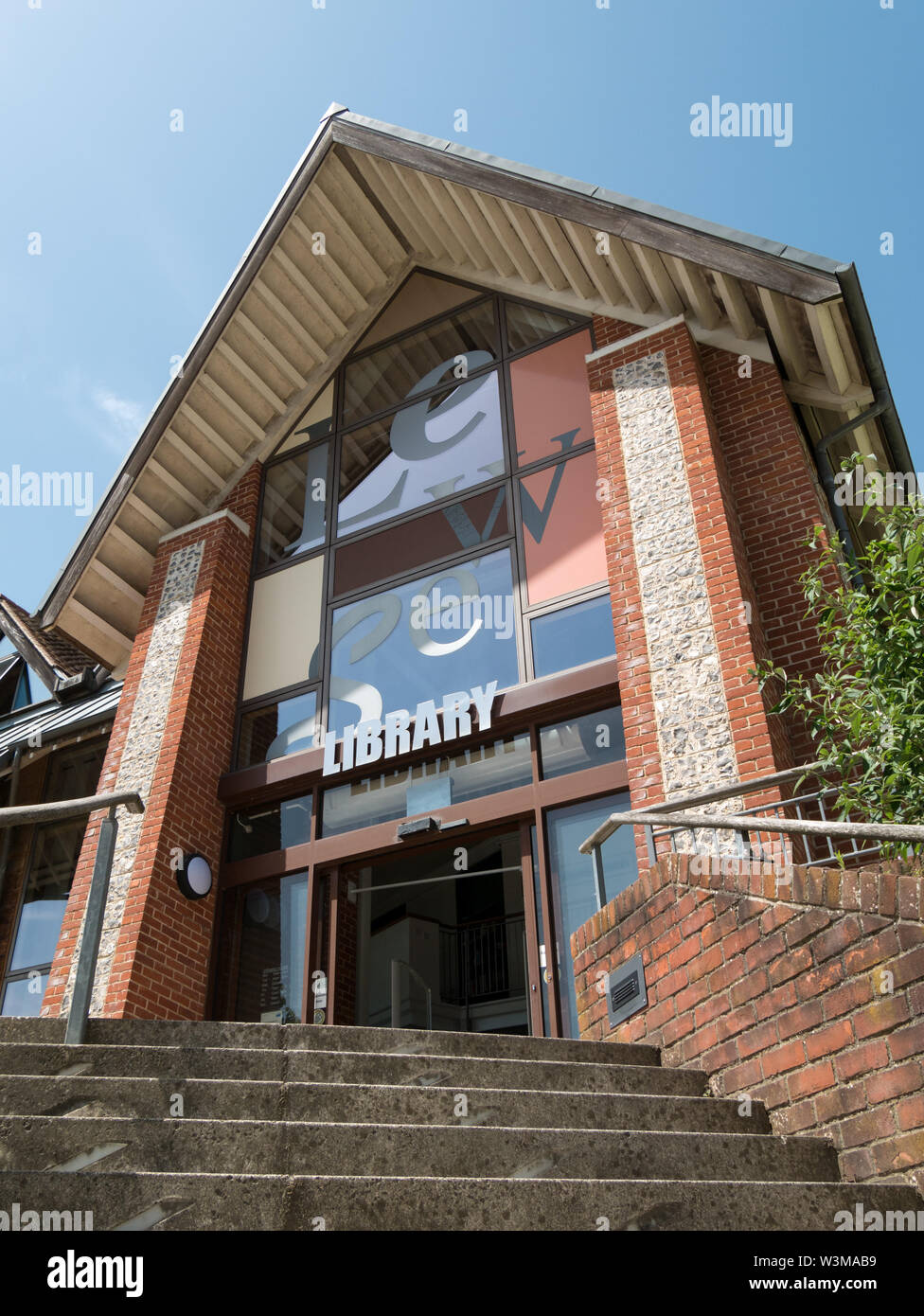 Lewes Stadt öffentliche Bibliothek gebäude Eingang, Lewes, East Sussex, England, Großbritannien Stockfoto