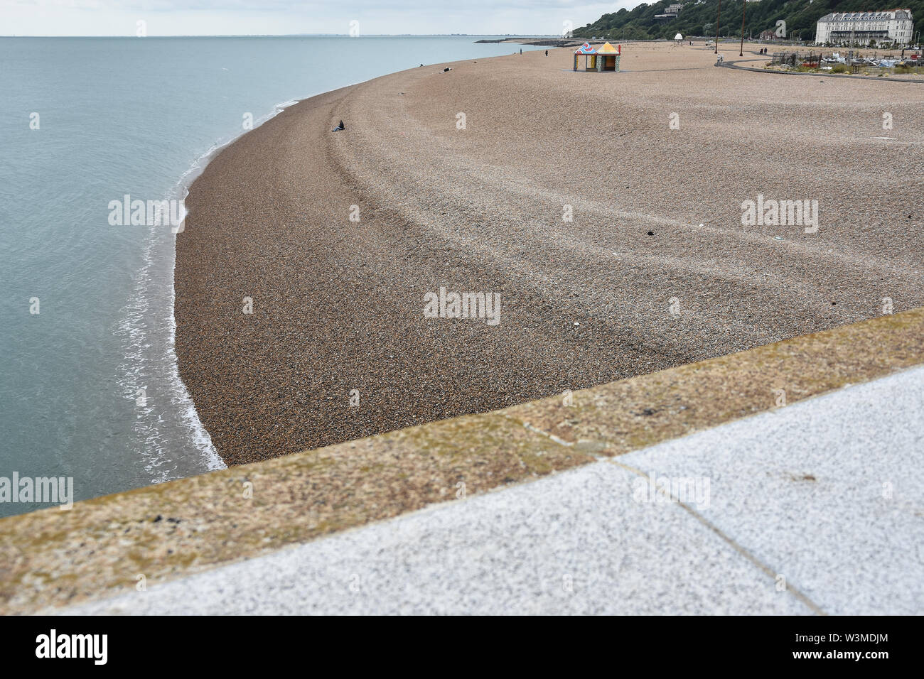 Der Strand in Folkestone, Kent, Großbritannien im Juli 2019 Stockfoto