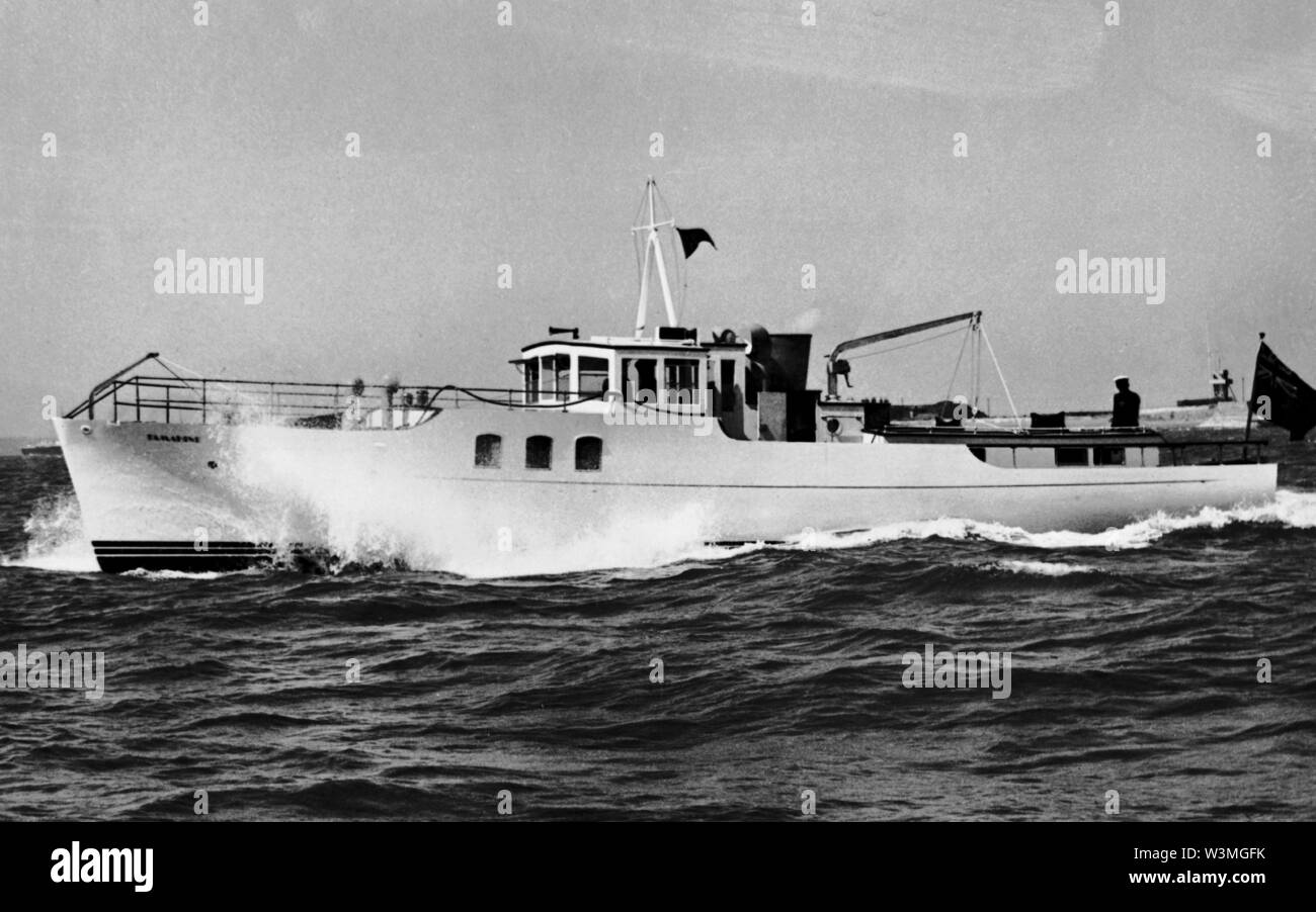 AJAXNETPHOTO. 1933. PORTSMOUTH, England. - VOSPER YACHT AUF STUDIEN - TAMAHINE POSITION HERAUS IN CHOPPY SOLENT GEWÄSSERN. Foto: VT-SAMMLUNG/AJAX REF: HDD MOY TAMAHINE PDC 1 Stockfoto