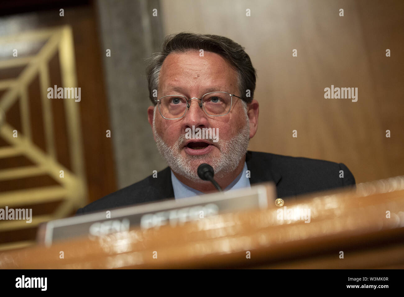 Washington, District of Columbia, USA. 16. Juli, 2019. United States Senator Gary Peters (Demokrat aus Michigan) spricht während der US-Senat Ausschusses für Innere Sicherheit und staatlichen Angelegenheiten auf dem Capitol Hill in Washington, DC, USA am 16. Juli 2019, die die Sicherheit und Richtigkeit der Volkszählung 2020 diskutiert. Credit: Stefani Reynolds/CNP/ZUMA Draht/Alamy leben Nachrichten Stockfoto