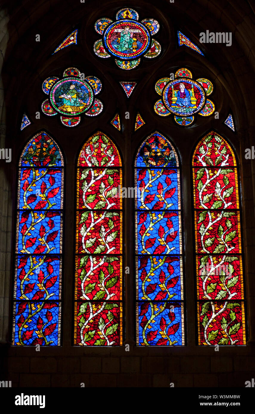 Leon, Spanien - Juni 25th, 2019: Seitliche Glasfenster von Leon Kathedrale, auch genannt das Haus des Lichts. Nord-westlichen Spanien Stockfoto