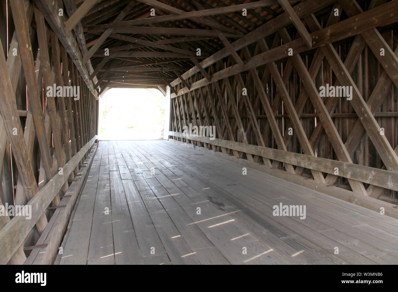 Ansicht von innen Van Sandt Covered Bridge in Pennsylvania, USA Stockfoto