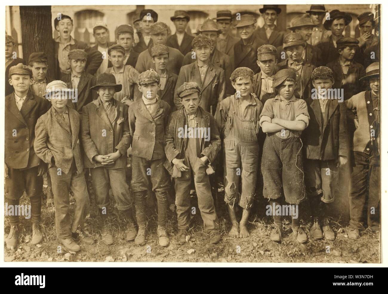 Schließen Stunde, Samstag Mittag, in Dallas Mühle. Jedes Kind in Fotos, so weit wie ich konnte feststellen, arbeitet in der Mühle, als ich einige der jüngsten Jungen, deren Alter in Frage gestellt, sie Stockfoto