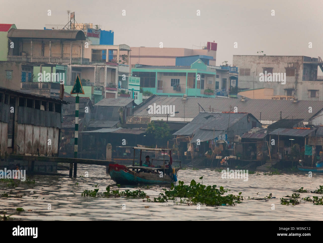 Am Wasser Häuser auf dem Mekong Delta im Süden Vietnams. Stockfoto