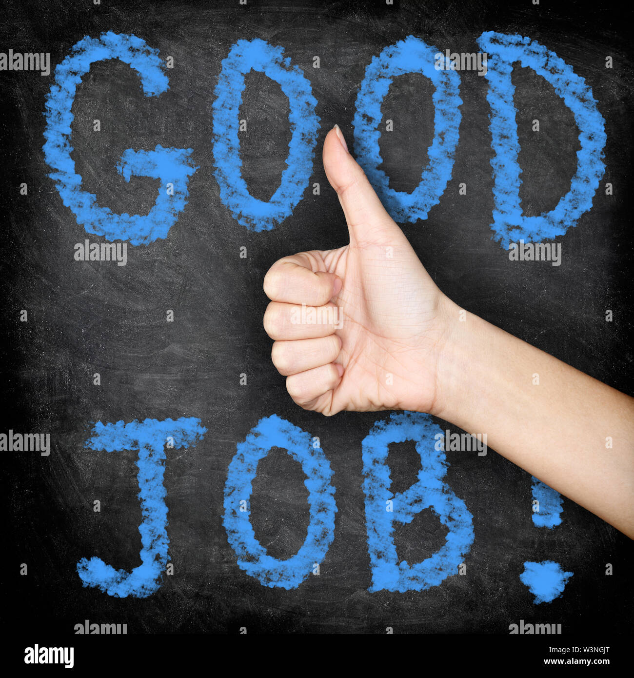 Gute Arbeit Daumen Hoch Tafel Konzept Nahaufnahme Von Frau Handzeichen Geben Daumen Hoch Bei Der Genehmigung Von Job Gut Gemacht Kreidetafel Mit Guten Job Text Stockfotografie Alamy