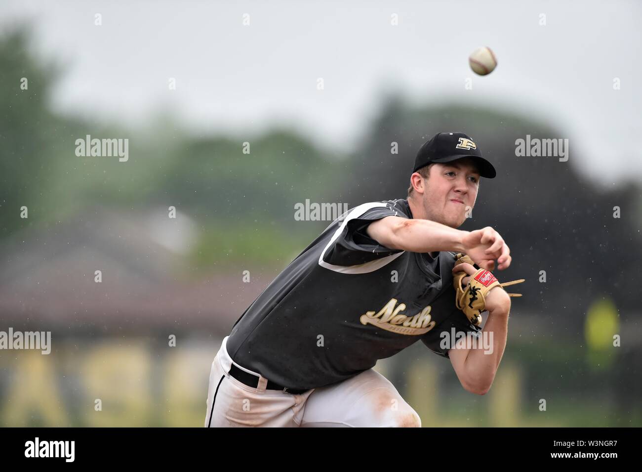 Krug lösen der Kugel während der Tonhöhe zu einem wartenden hitter. USA. Stockfoto