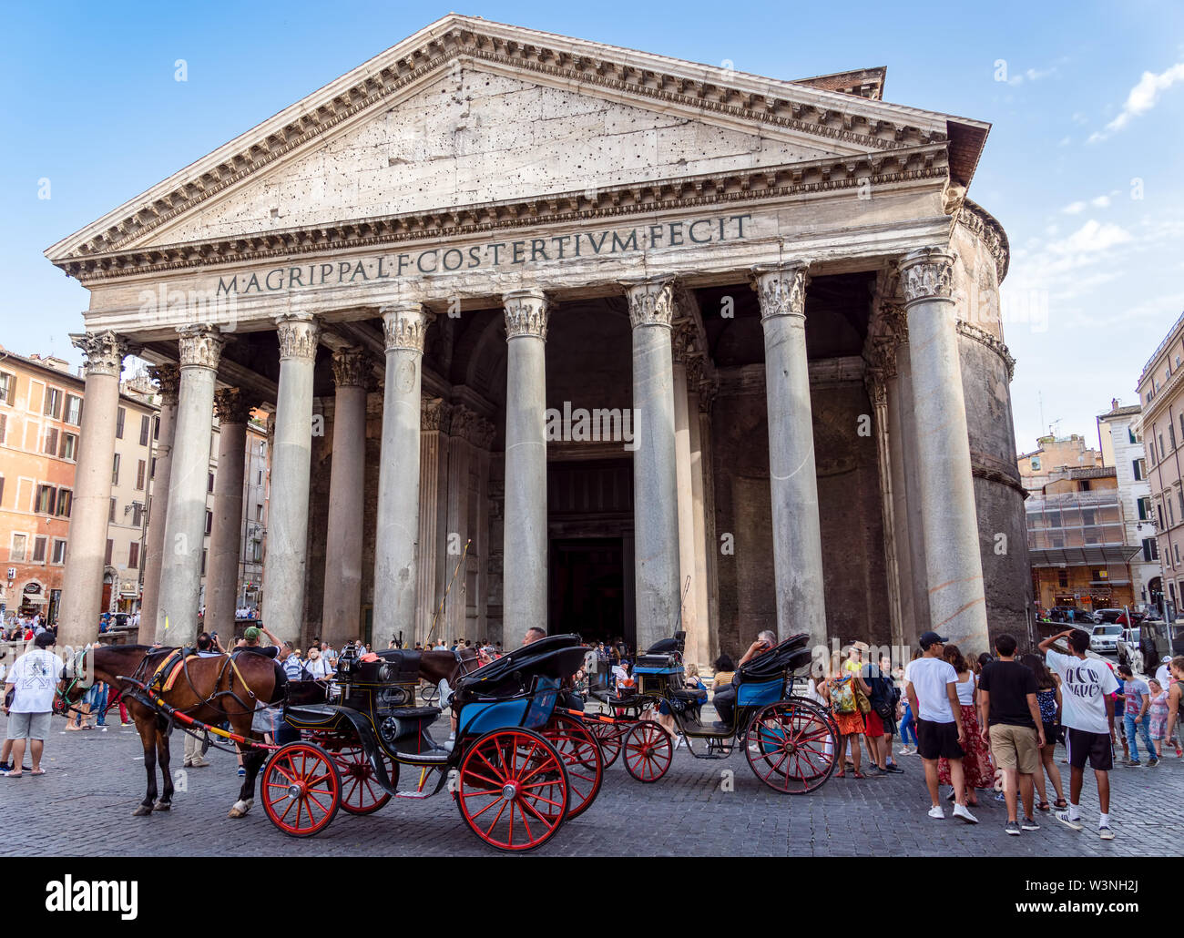 Pferdekutsche am Pantheon heiligen Tempel in Rom - Italien Stockfoto