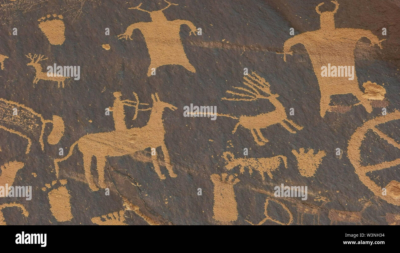 Nahaufnahme einer Jagdszene am Newspaper Rock in Utah Stockfoto