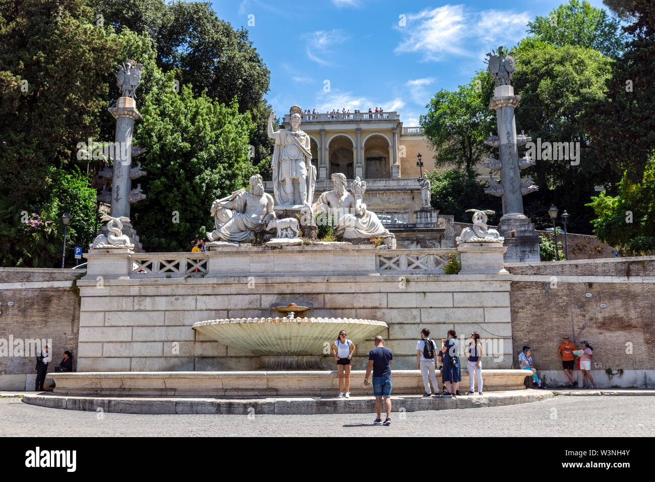 Fontana del Nettuno am People's Square (Piazza Del Popolo) - Rom, Italien Stockfoto