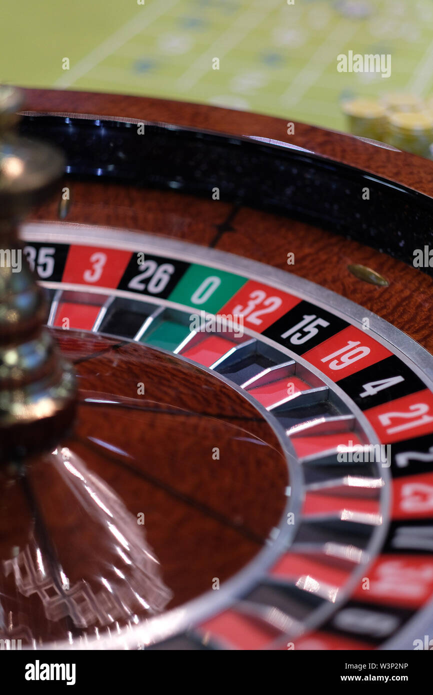 Tabelle mit einem Spiel von Roulette im Casino Stockfoto