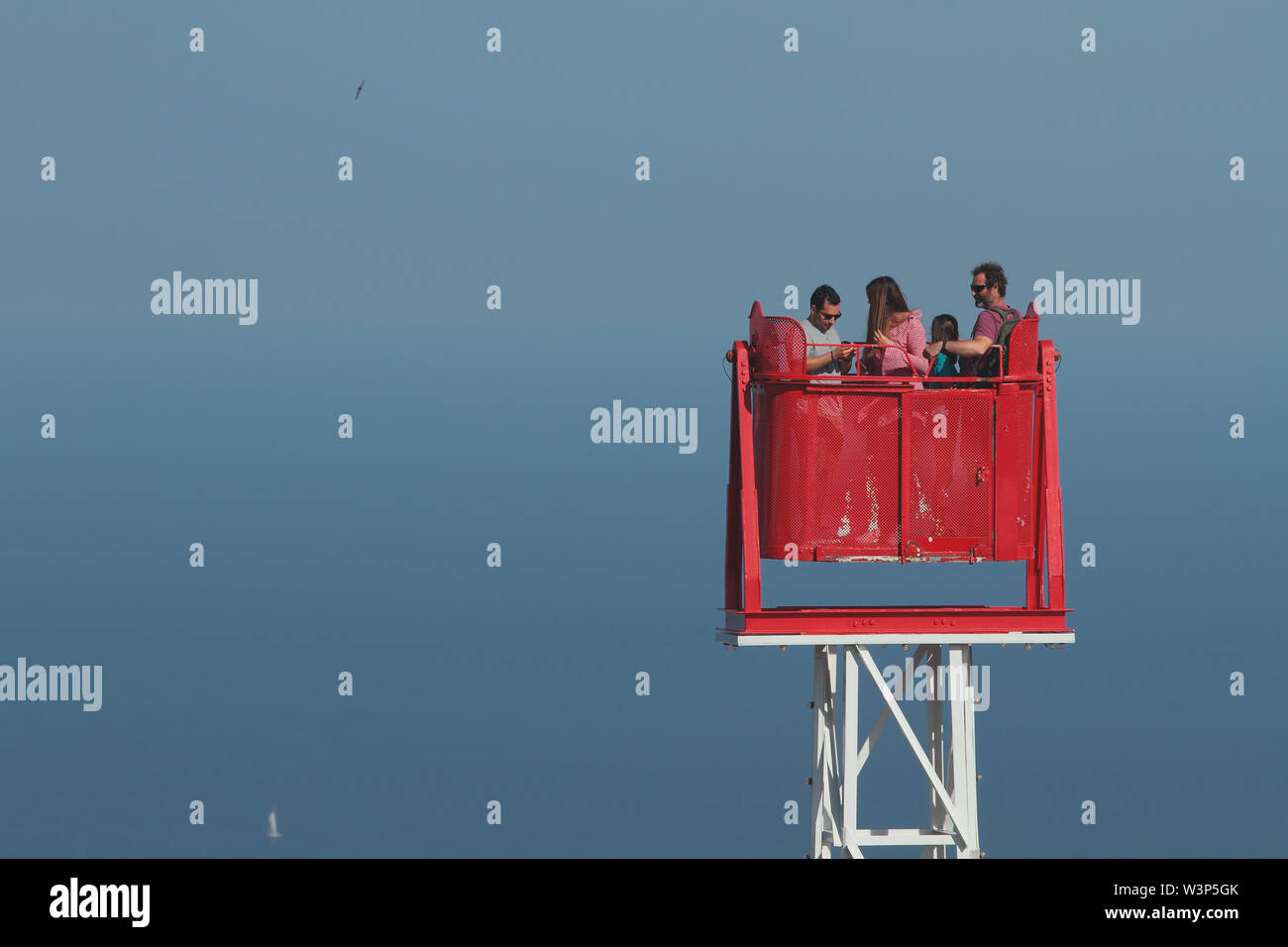 Tibidabo, 5, Barcelona, Spanien - 10.Juni 2019: Kabine mit Fahrgästen auf großer Höhe Stockfoto