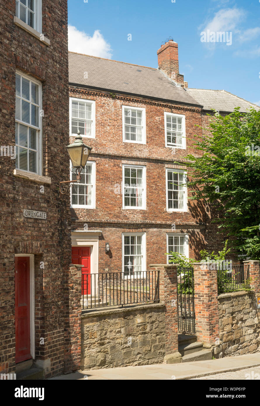 Gelistet 18. Jahrhundert Stadthäuser in Owengate, Durham, England, Großbritannien Stockfoto