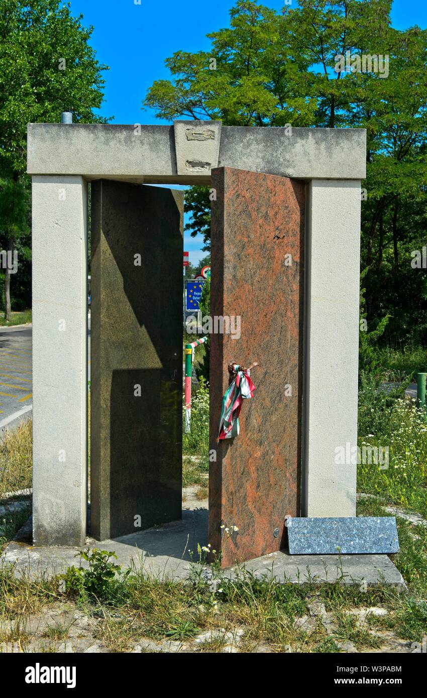 Memorial Tor zur Freiheit am ehemaligen Eisernen Vorhang zwischen Ungarn und Österreich, Paneuropäische Picknick Memorial Park, Grenzübergang Sankt Stockfoto